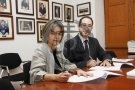 Firma del acuerdo de derecha izquierda: Presidente Ilmo. Sr. Jos Ramn Dmaso Artiles y la Responsable de Caredent en Las Palmas, Silvia Muiz Herrera.